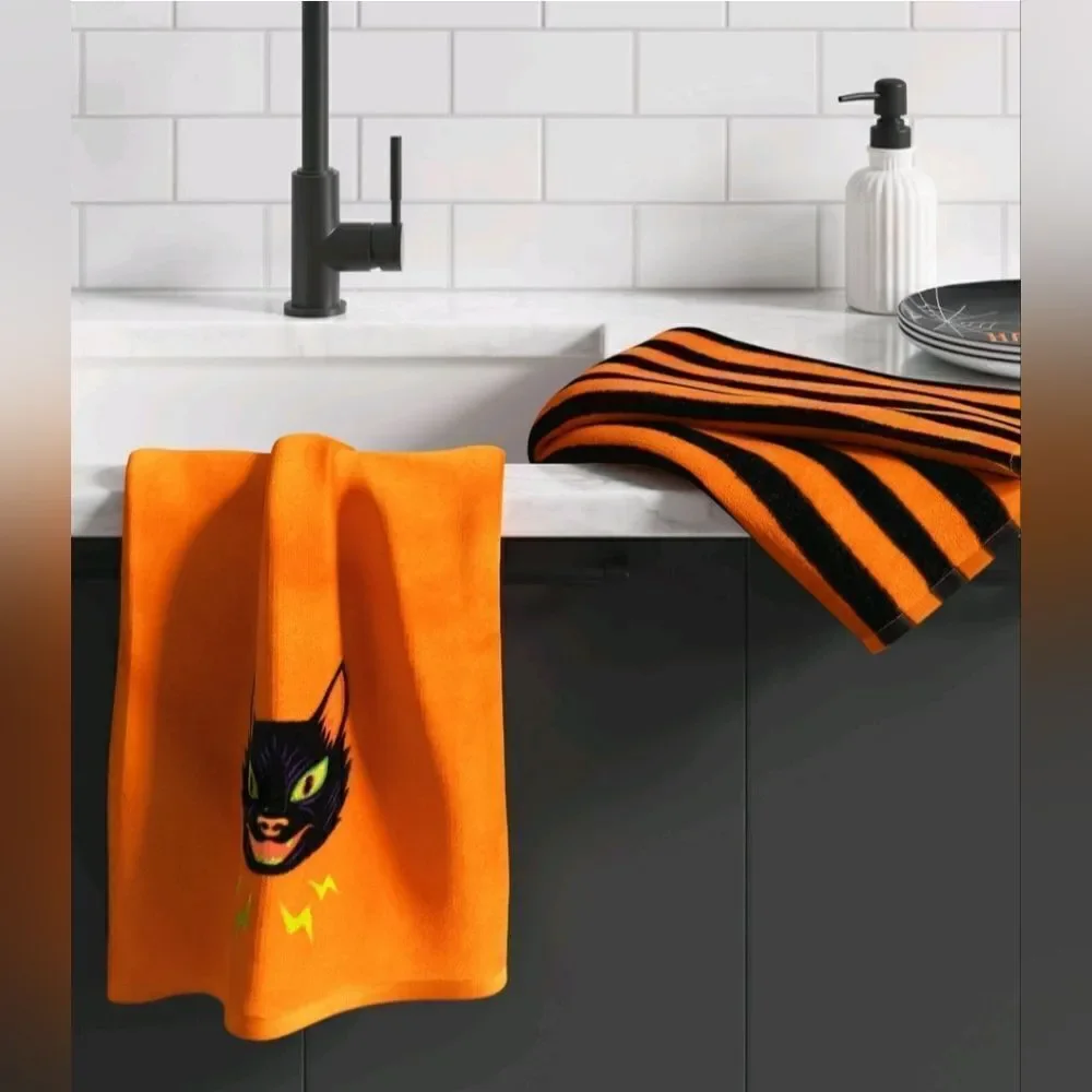 Set of 2  Halloween Hand TowelsBlack cat +orange /black Home decor 15